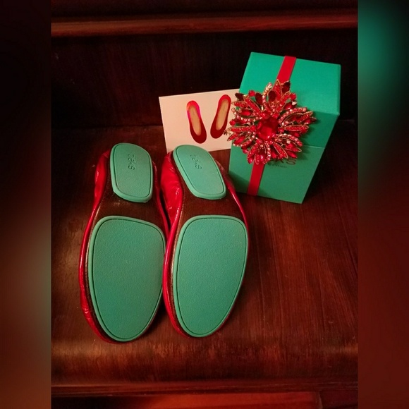 Tieks Red Diamond Size 9 NO LOWBALL OFFERS PLEASE - Picture 2 of 4